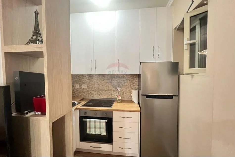 Tirane, jepet me qera apartament 1+1 Kati 3, 70 m² 650 € (Mine Peza)