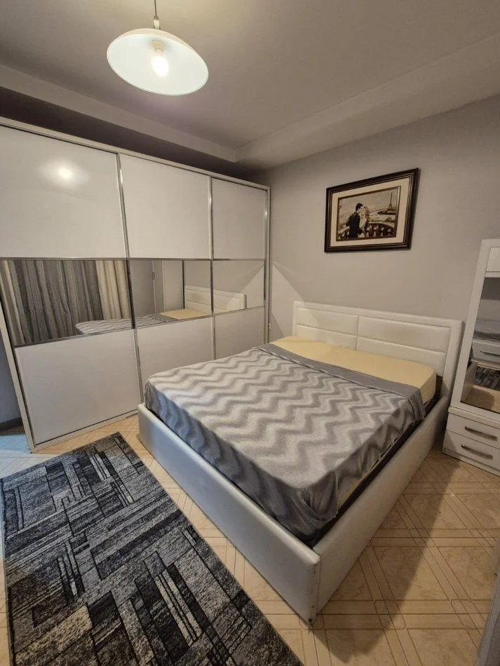 Tirane, jepet me qera apartament 1+1 Kati 5, 60 m² 500 € (5 Maji)