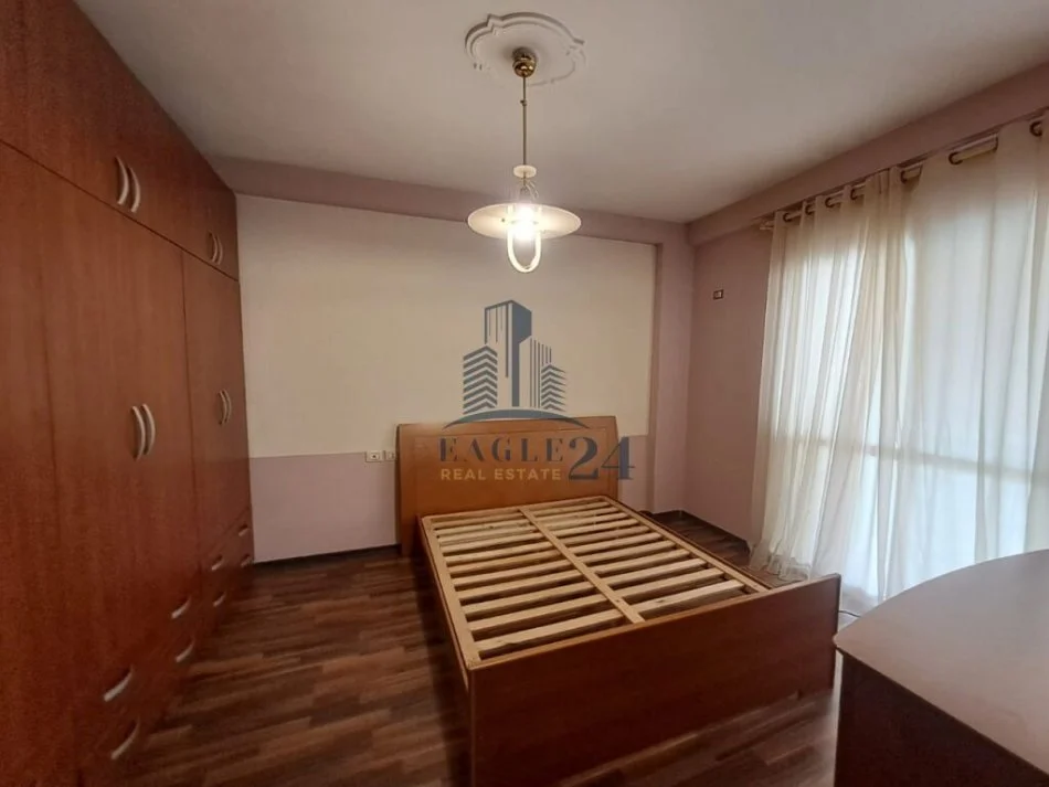 Tirane, jepet me qera apartament 1+1 Kati 5, 80 m² 400 € (fresk)