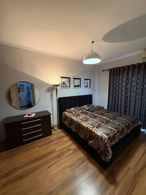 Tirane, jepet me qera apartament 2+1+Ballkon Kati 3, 70 m² 550 € 