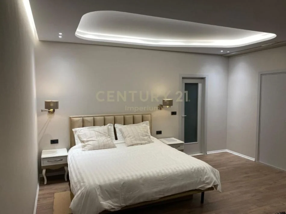 Tirane, shitet Vile 4+1 , 193 m² 550.000 € (Rruga Fortuzi)