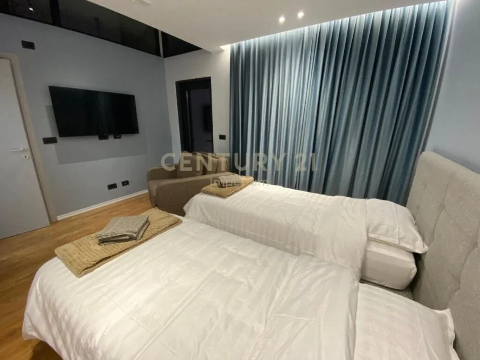 Tirane, shitet Vile 4+1 , 193 m² 550.000 € (Rruga Fortuzi)