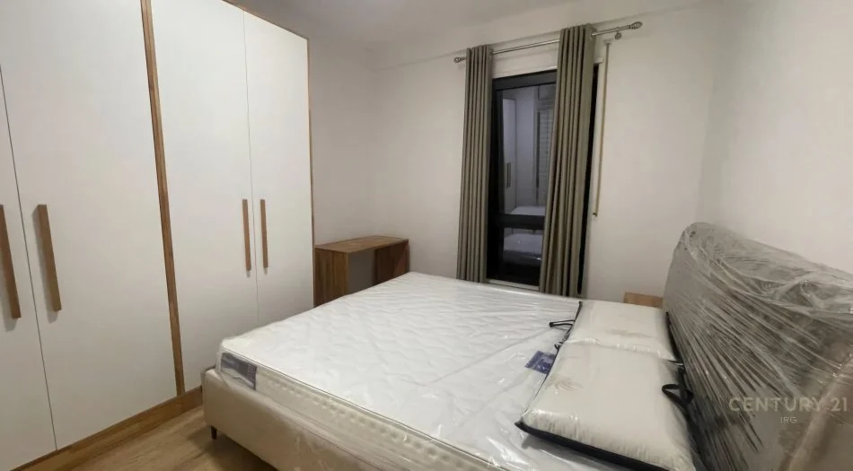 Tirane, jepet me qera apartament 2+1 Kati 8, 97 m² 800 € (Porcelan)