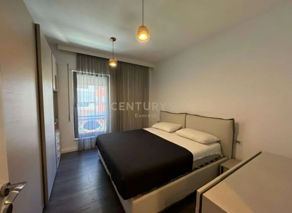 shitet apartament 2+1+Ballkon Kati 3, 132 m² 450.000 € (Rruga e Kavajës, Kompleksi Delijorgji)