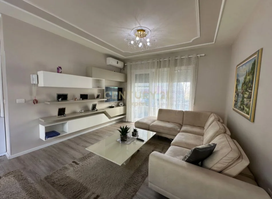 Tirane, jepet me qera apartament 2+1 Kati 2, 123 m² 900 € (Kopshti Botanik)