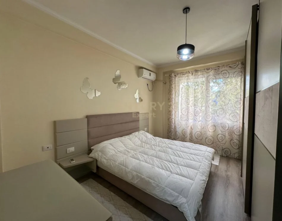 Tirane, jepet me qera apartament 2+1 Kati 2, 123 m² 900 € (Kopshti Botanik)