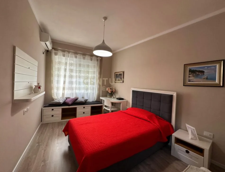 Tirane, jepet me qera apartament 2+1 Kati 2, 123 m² 900 € (Kopshti Botanik)