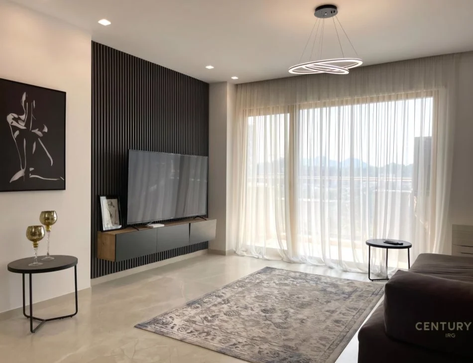 Tirane, jepet me qera apartament 2+1 Kati 10, 130 m² 2.000 € (Ish Blloku)