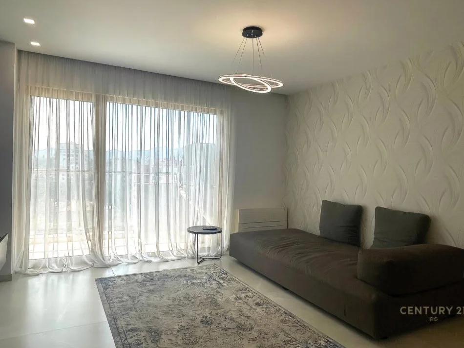 Tirane, jepet me qera apartament 2+1 Kati 10, 130 m² 2.000 € (Ish Blloku)