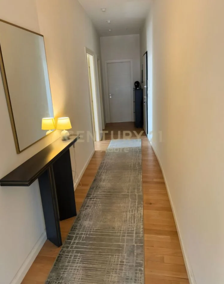 Tirane, jepet me qera apartament 3+1 Kati 12, 158 m² 2.500 € (Rruga e Elbasanit)