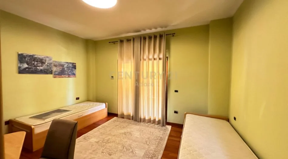 Tirane, jepet me qera apartament 3+1+Aneks+Ballkon Kati 4, 164 m² 1.400 € (Rruga e Kosovareve)