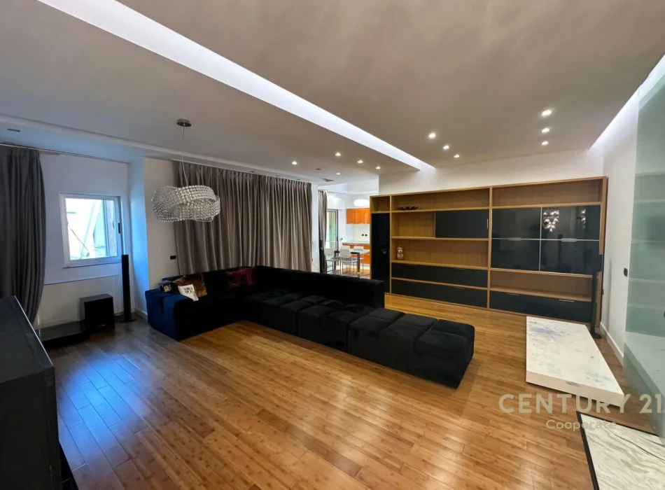 Tirane, jepet me qera apartament 3+1+Ballkon Kati 5, 141 m² 1.500 € (Liqeni I Thate)