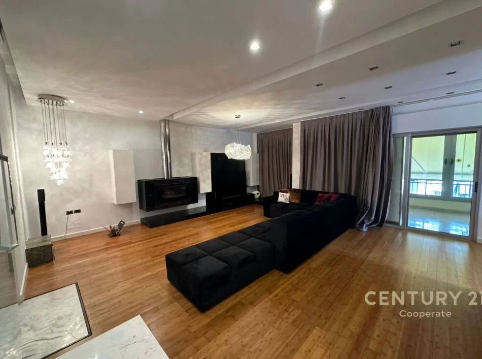 Tirane, jepet me qera apartament 3+1+Ballkon Kati 5, 141 m² 1.500 € (Liqeni I Thate)