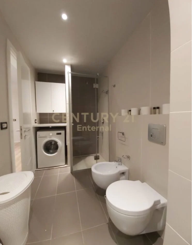 Tirane, jepet me qera apartament 2+1 Kati 4, 110 m² 1.500 € (Liqeni I Tiranës)