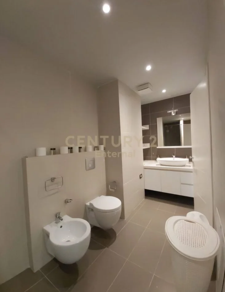 Tirane, jepet me qera apartament 2+1 Kati 4, 110 m² 1.500 € (Liqeni I Tiranës)