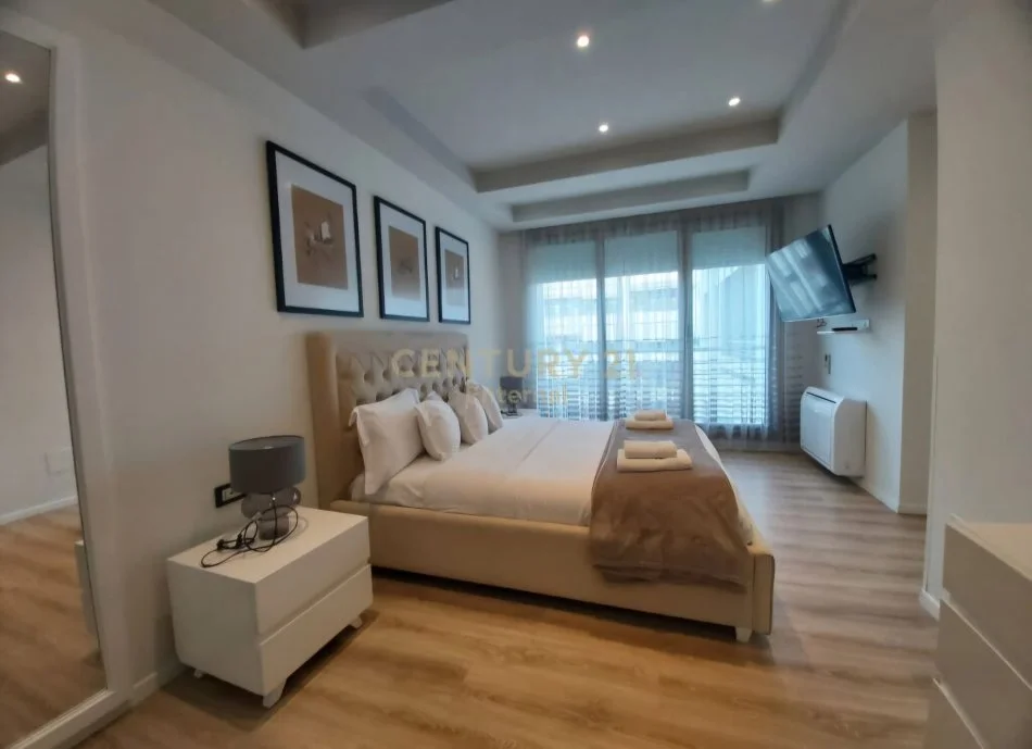 Tirane, jepet me qera apartament 2+1 Kati 4, 110 m² 1.500 € (Liqeni I Tiranës)
