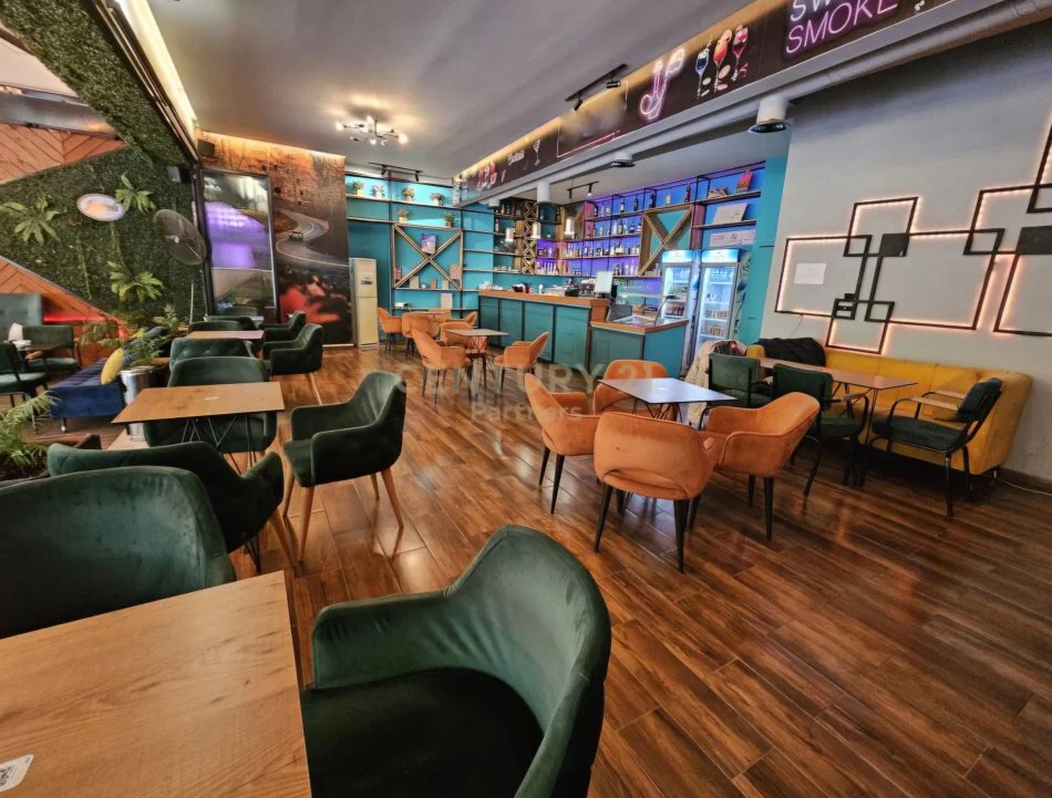 Tirane, shitet bar-kafe Kati 0, 210 m² 750.000 € (Xhamlliku)