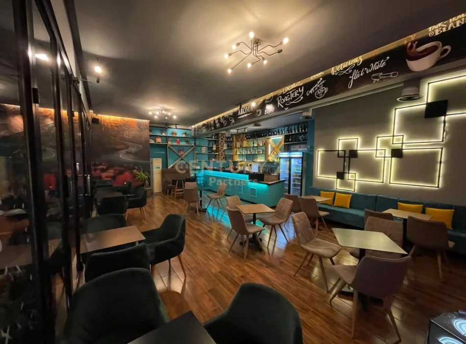 Tirane, shitet bar-kafe Kati 0, 210 m² 750.000 € (Xhamlliku)