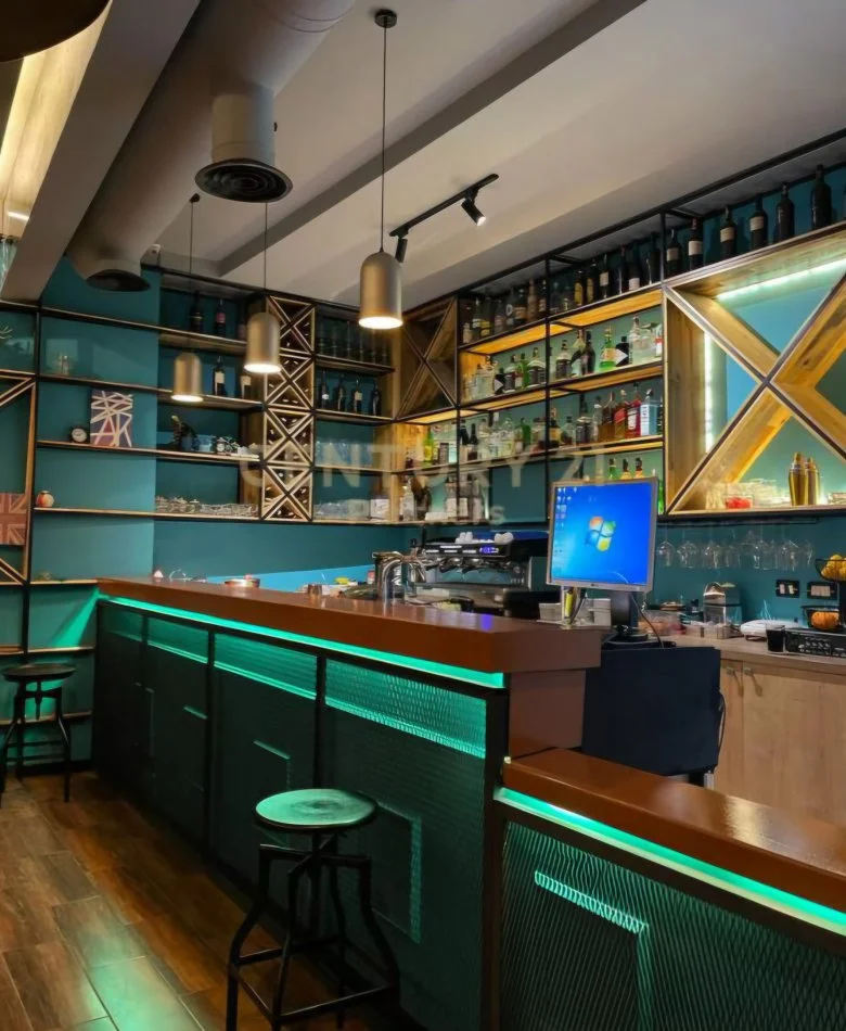 Tirane, shitet bar-kafe Kati 0, 210 m² 750.000 € (Xhamlliku)