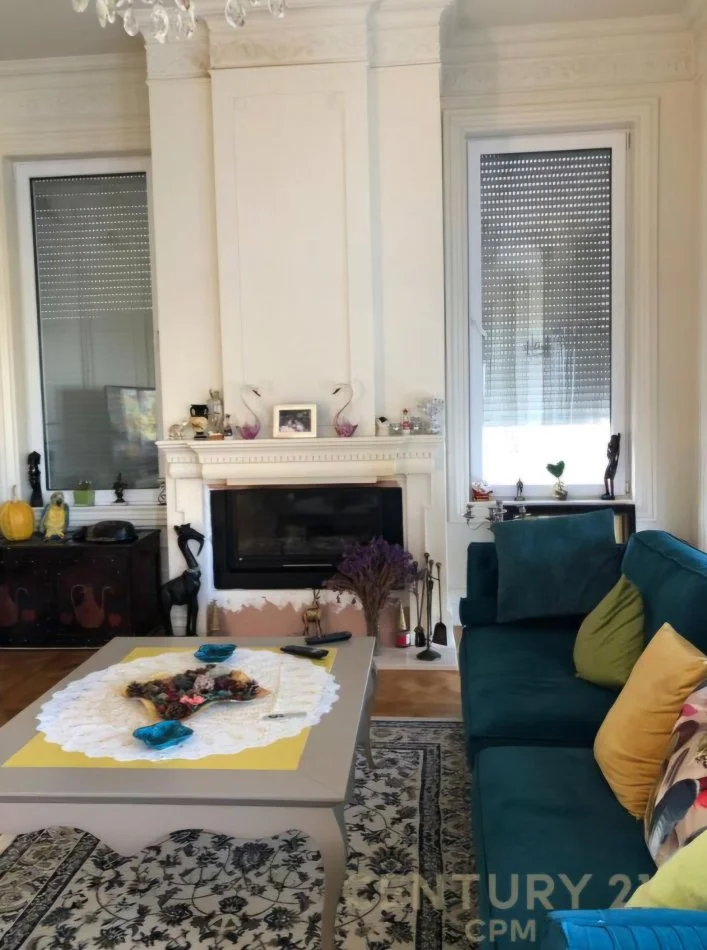 Tirane, jepet me qera Vile 4+1 Kati 3, 700 m² 7.000 € (Qendra Tregtare TEG)