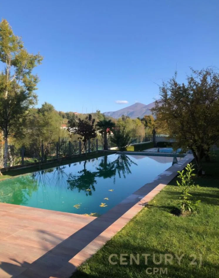 Tirane, jepet me qera Vile 4+1 Kati 3, 700 m² 7.000 € (Qendra Tregtare TEG)