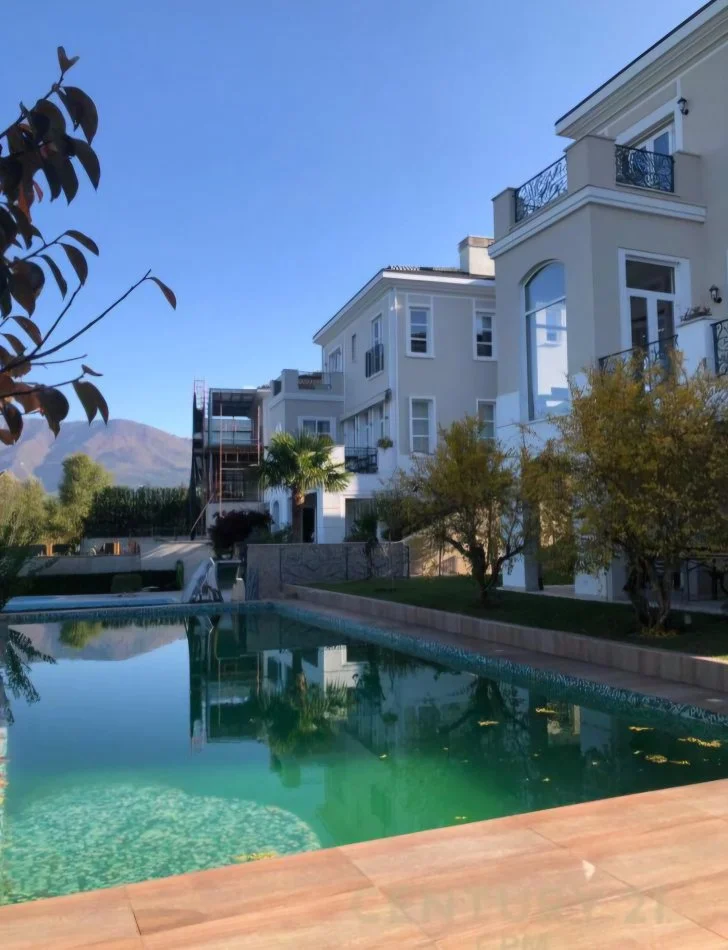 Tirane, jepet me qera Vile 4+1 Kati 3, 700 m² 7.000 € (Qendra Tregtare TEG)