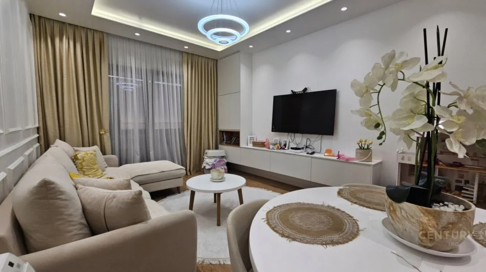 Tirane, shitet apartament 2+1 Kati 2, 119 m² 225.000 € (Astir)