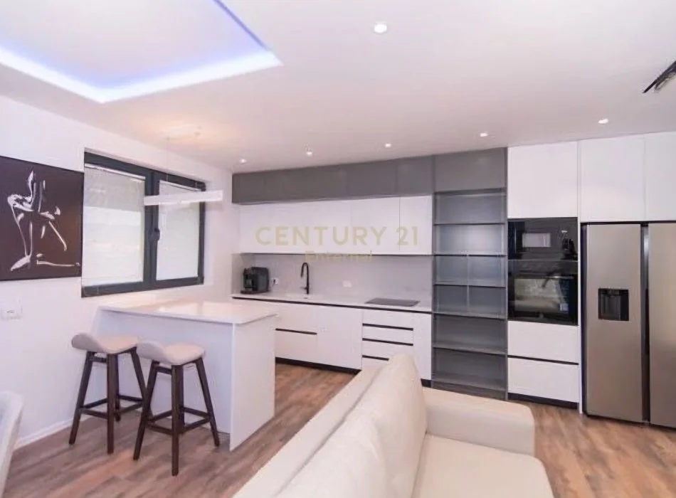 Tirane, shitet apartament 2+1+Ballkon Kati 9, 142 m² 327.000 € (Astiri)