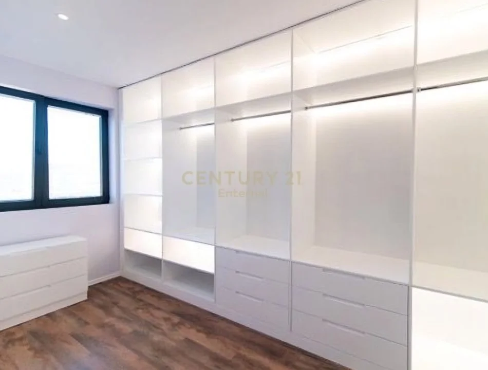 Tirane, shitet apartament 2+1+Ballkon Kati 9, 142 m² 327.000 € (Astiri)