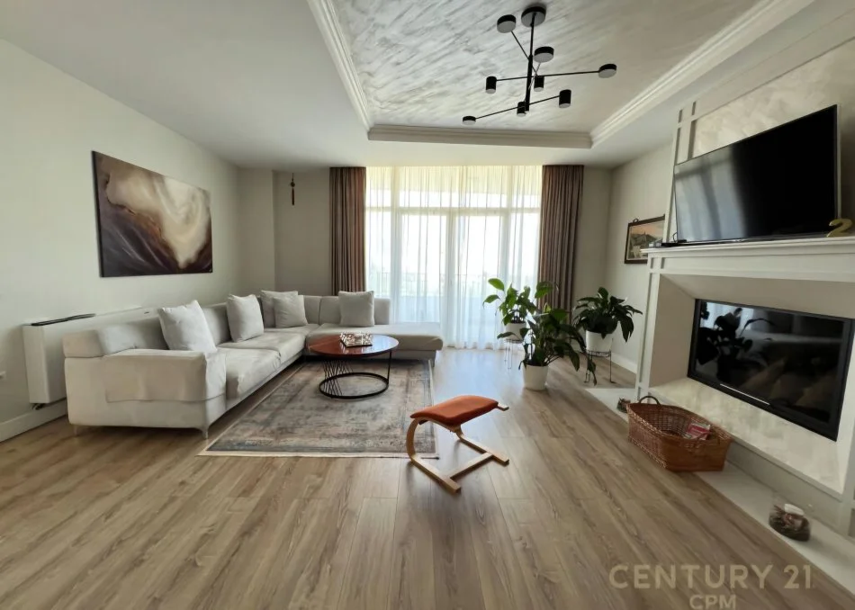Tirane, jepet me qera Vile 4+1+Aneks+Ballkon Kati 3, 400 m² 5.000 € (Liqeni I Thate)
