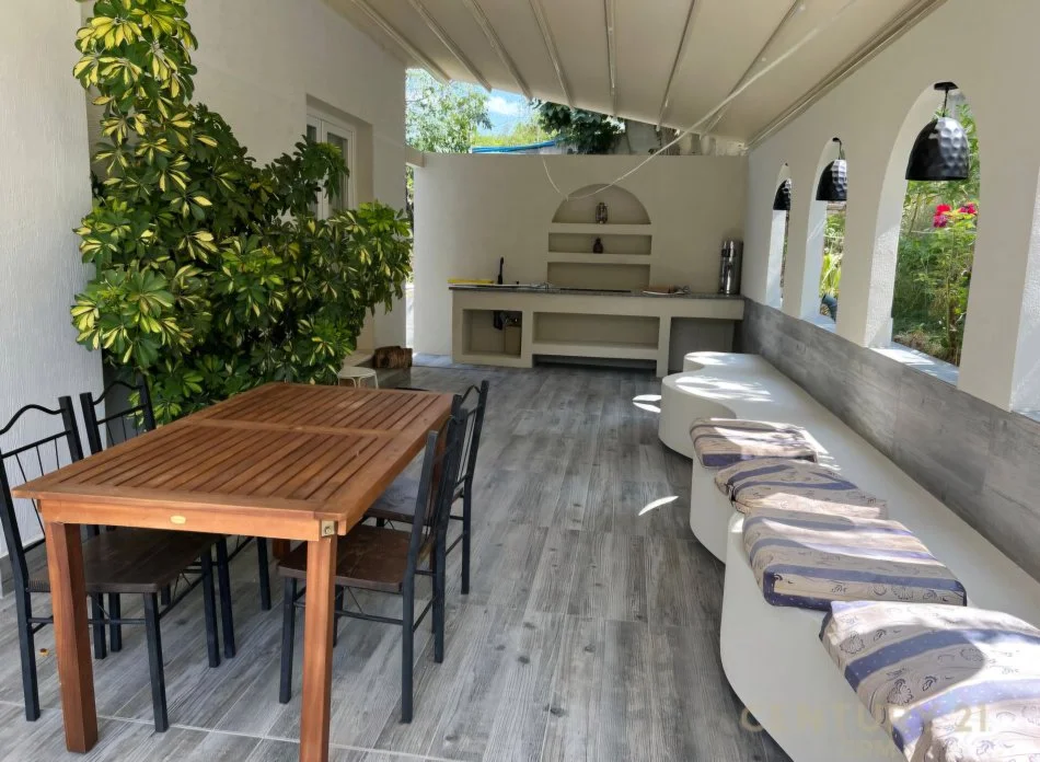 Tirane, jepet me qera Vile 4+1+Aneks+Ballkon Kati 3, 400 m² 5.000 € (Liqeni I Thate)