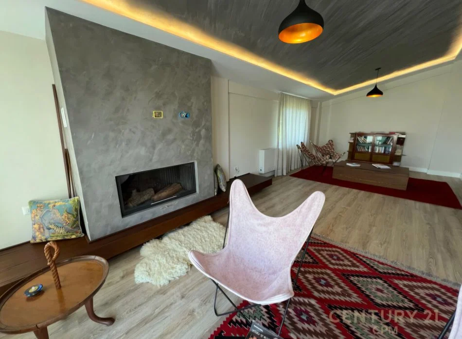 Tirane, jepet me qera Vile 4+1+Aneks+Ballkon Kati 3, 400 m² 5.000 € (Liqeni I Thate)