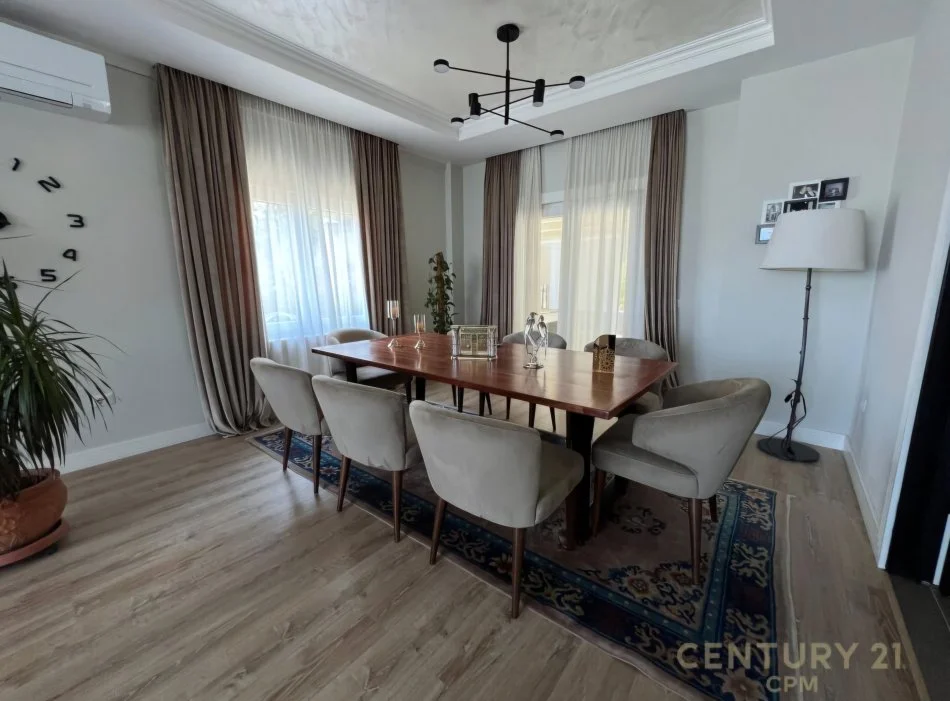 Tirane, jepet me qera Vile 4+1+Aneks+Ballkon Kati 3, 400 m² 5.000 € (Liqeni I Thate)