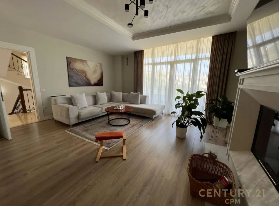 Tirane, jepet me qera Vile 4+1+Aneks+Ballkon Kati 3, 400 m² 5.000 € (Liqeni I Thate)