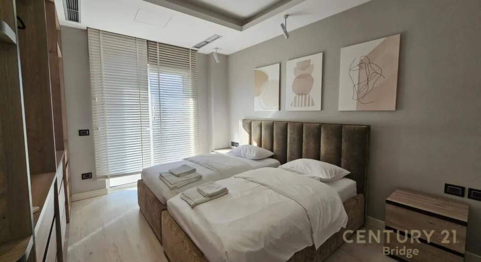 Tirane, shitet apartament 2+1 Kati 6, 170 m² 380.000 € (Ish Ekspozita)