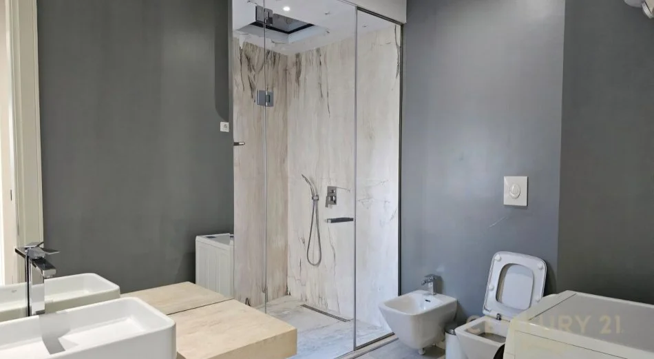 Tirane, shitet apartament 2+1 Kati 6, 170 m² 380.000 € (Ish Ekspozita)