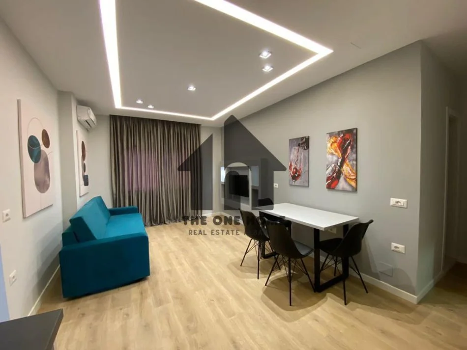 Tirane, jepet me qera apartament 2+1+Ballkon Kati 2, 100 m² 700 € (Inxhinjeri Ndertimit)