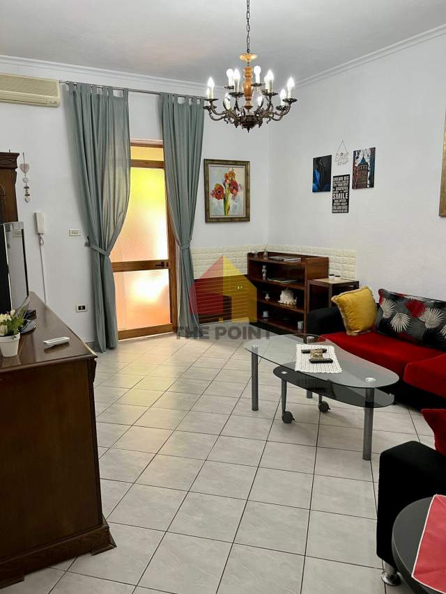 Tirane, jepet me qera apartament 3+1+A Kati 1, 130 m² 500 Euro (Hoxha Tahsim)