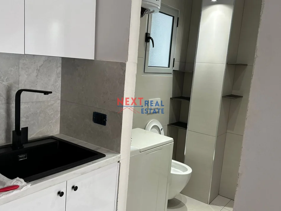 Vlore, jepet me qera garsonier 1+1 Kati 4, 250 € (MURADIE)