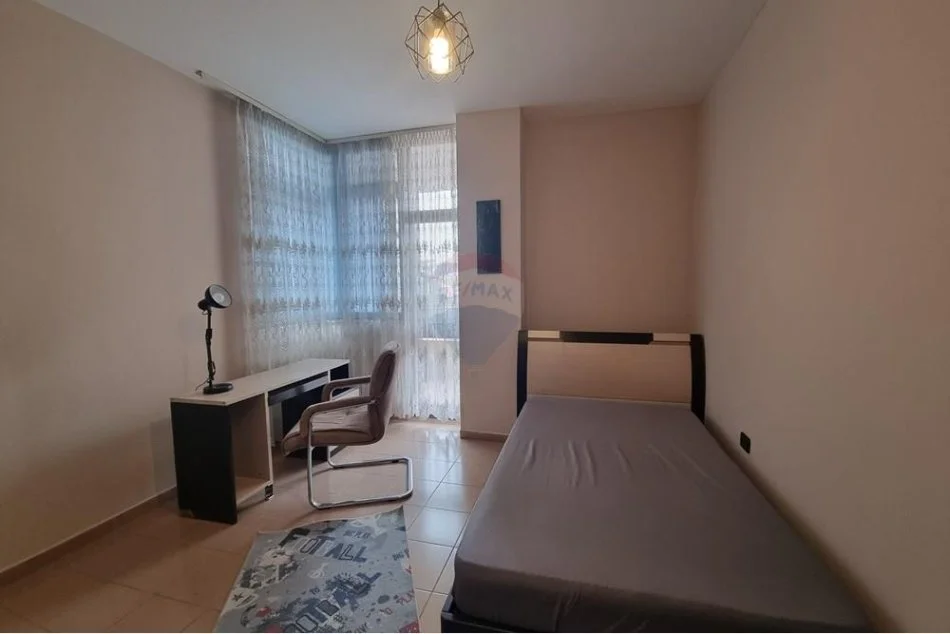 Tirane, jepet me qera apartament 2+1 Kati 3, 112 m² 650 € (Gjimnazi Partizan)