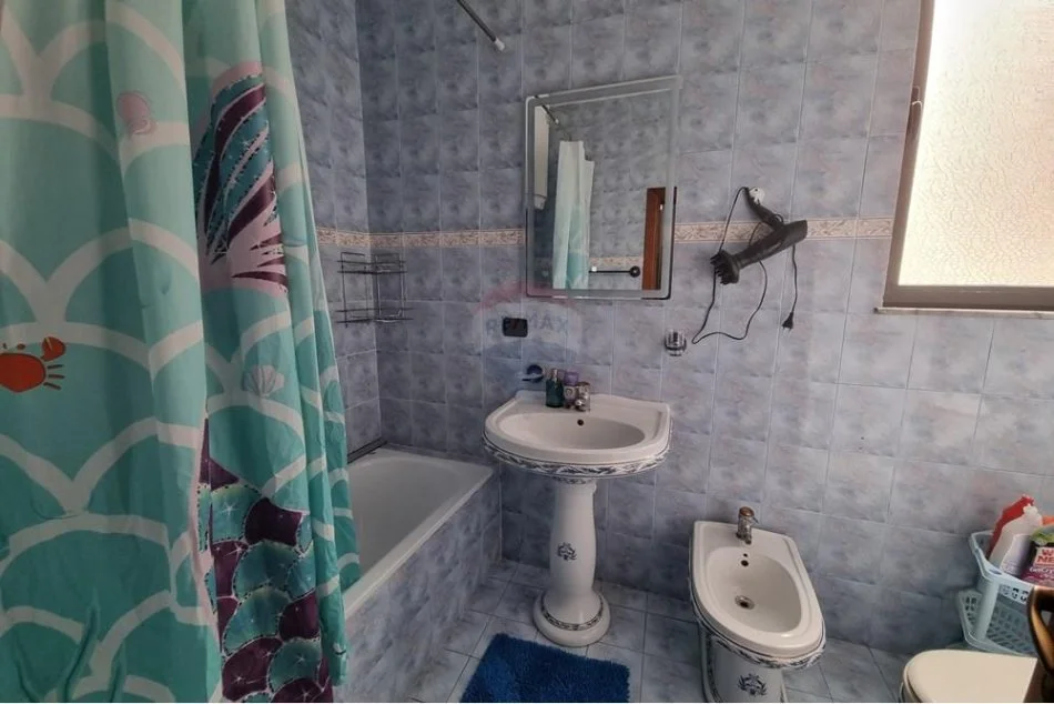 Tirane, jepet me qera apartament 2+1 Kati 3, 112 m² 650 € (Gjimnazi Partizan)