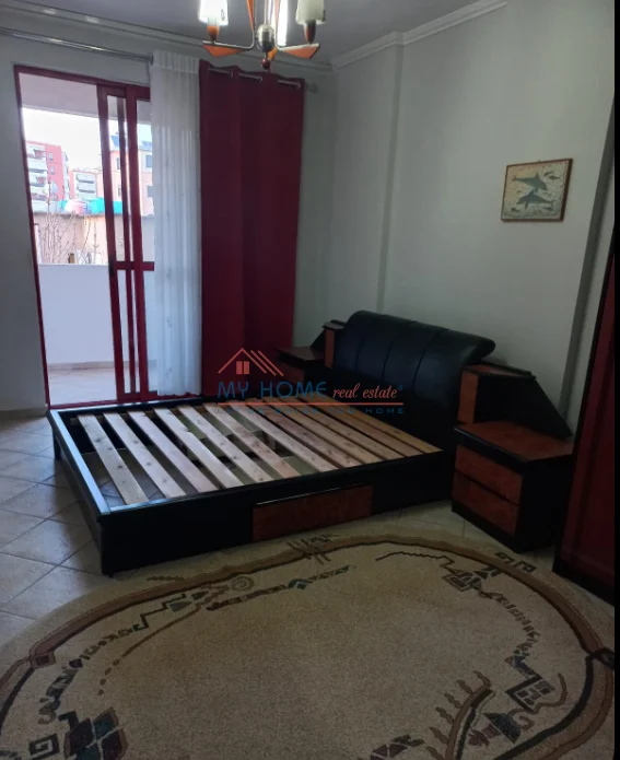 Tirane, jepet me qera apartament 1+1+Ballkon Kati 4, 71 m² 520 € (Rruga Irfan Tomini)