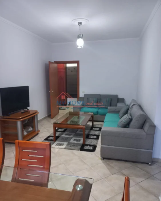 Tirane, jepet me qera apartament 1+1+Ballkon Kati 4, 71 m² 520 € (Rruga Irfan Tomini)
