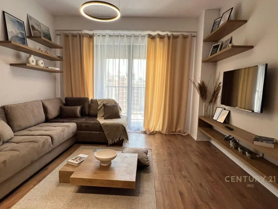 Tirane, jepet me qera apartament 1+1+Ballkon Kati 5, 69 m² 700 € (Bulevardi i Ri)