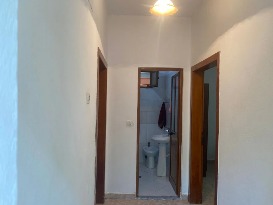 Tirane, jap me qera apartament 2+1+Aneks+Ballkon Kati 0, 112 m² 400 € (ne rrugen Pandi Stillu Tirane)