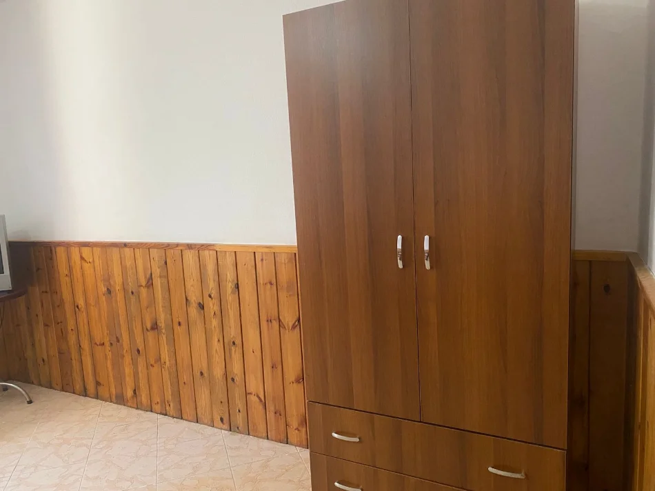 Tirane, jap me qera apartament 2+1+Ballkon Kati 1, 115 m² 390 € (ne rrugen Pandi Stillu Tirane.)