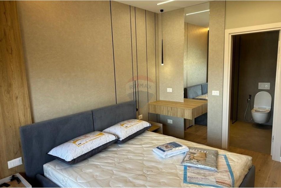 Tirane, jepet me qera apartament 2+1 Kati 1, 109 m² 1.000 € (Ish fusha aviacionit)
