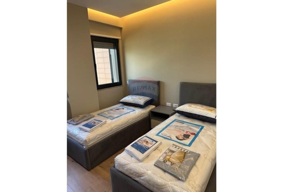 Tirane, jepet me qera apartament 2+1 Kati 1, 109 m² 1.000 € (Ish fusha aviacionit)