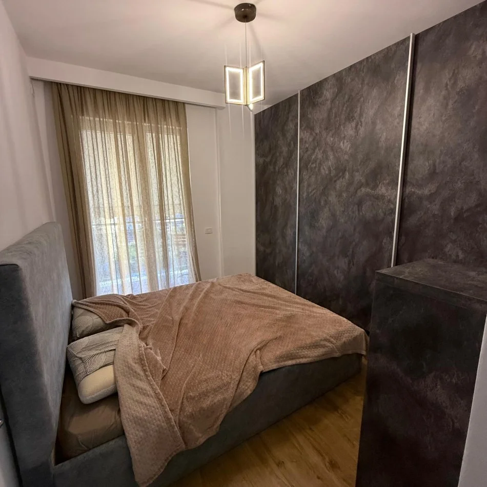 Tirane, jepet me qera apartament 1+1 Kati 6, 60 m² 500 € (fusha aviacionit)
