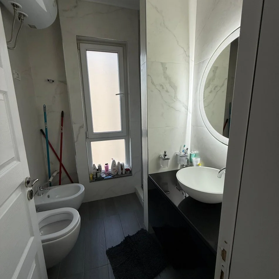 Tirane, jepet me qera apartament 1+1 Kati 6, 60 m² 550 € (fusha aviacionit)